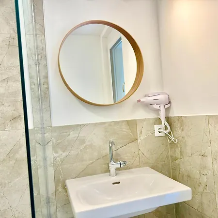 Modern With Garden Near Scs Appartement