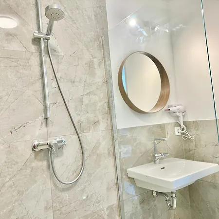 Apartman Modern With Garden Near Scs *