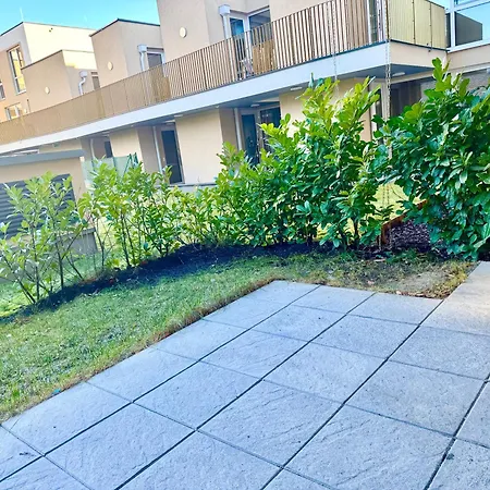 Modern With Garden Near Scs Apartman