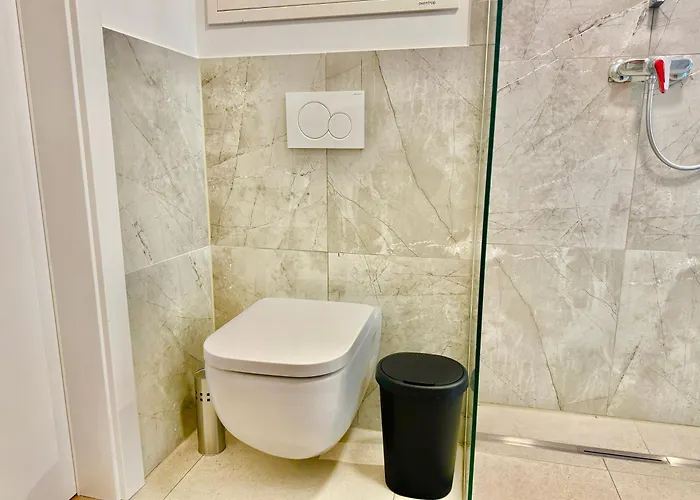 Modern With Garden Near Scs *