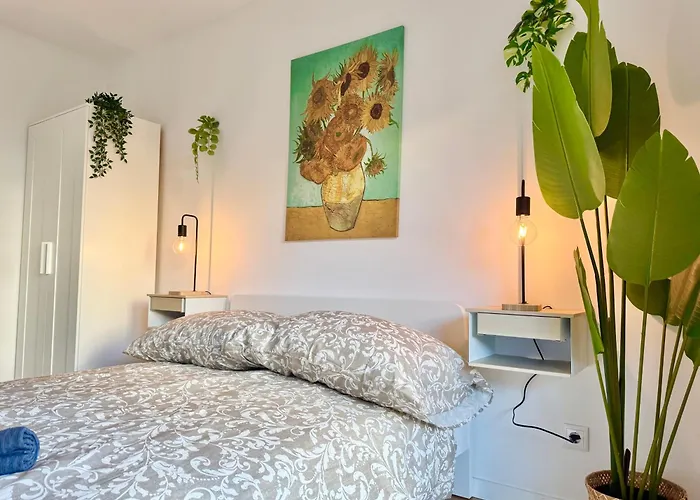 Appartement Modern With Garden Near Scs *