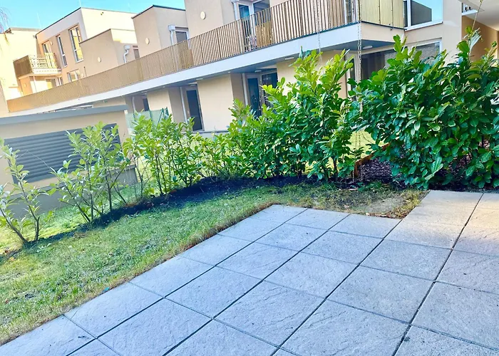 Modern With Garden Near Scs Appartement